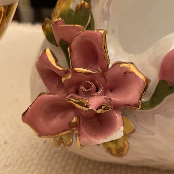 Capodimonte Swan Planter With Roses - Picture 5 of 6